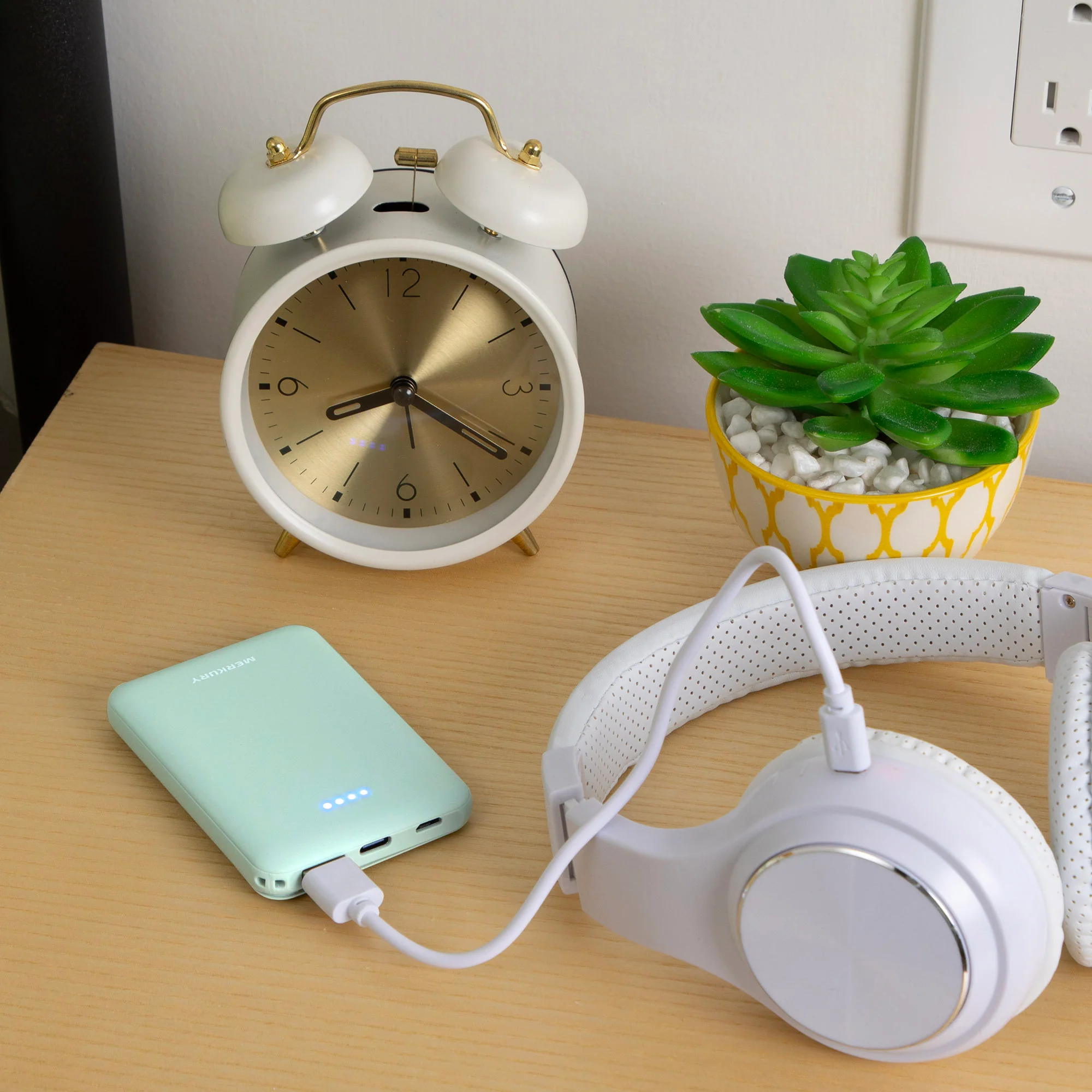 Power Bank - 5000mAh - Pale Aqua - Image 2